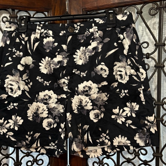 Gloria Vanderbilt Black and White Floral Trousers - Picture 1 of 5